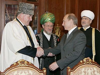 Муфтий Бердиев и Путин. Фото: biznes09.ru