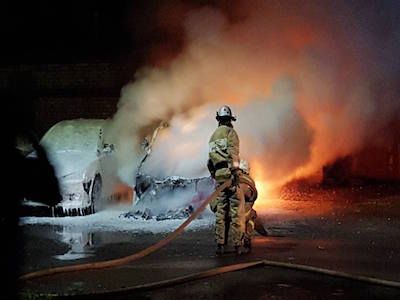 Сгоревший автомобиль главы отделения "Яблока" в Жуковском. Фото: zona.media