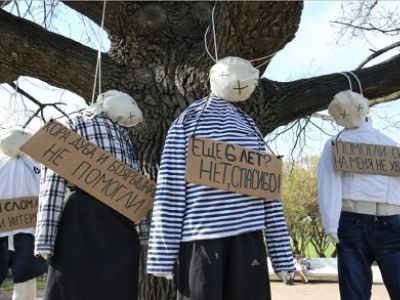 Манекены от активистов "Весны". Фото: Давид Фенкель, Медиазона
