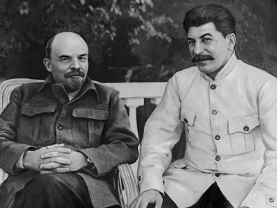 Ленин и Сталин в Горках. Фото: ru.m.wikipedia.org