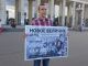 Правозащитник Лев Пономарев на пикете в защиту заключенных по делу 