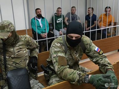 Задержанные украинские моряки на заседании Лефортовского суда. Фото: Максим Блинов / РИА Новости